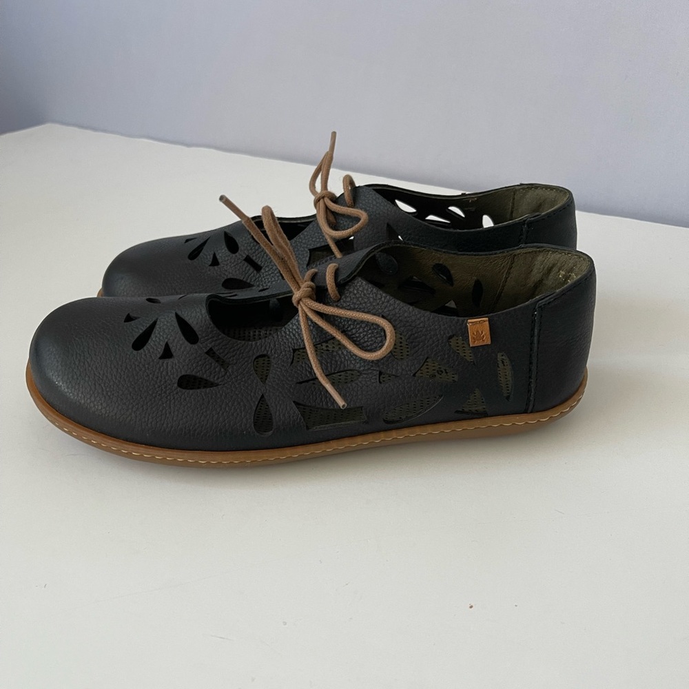 Naturalista 5271 Viajero Eyelet cutout Mary Jane Flats 38 - Picture 3 of 12
